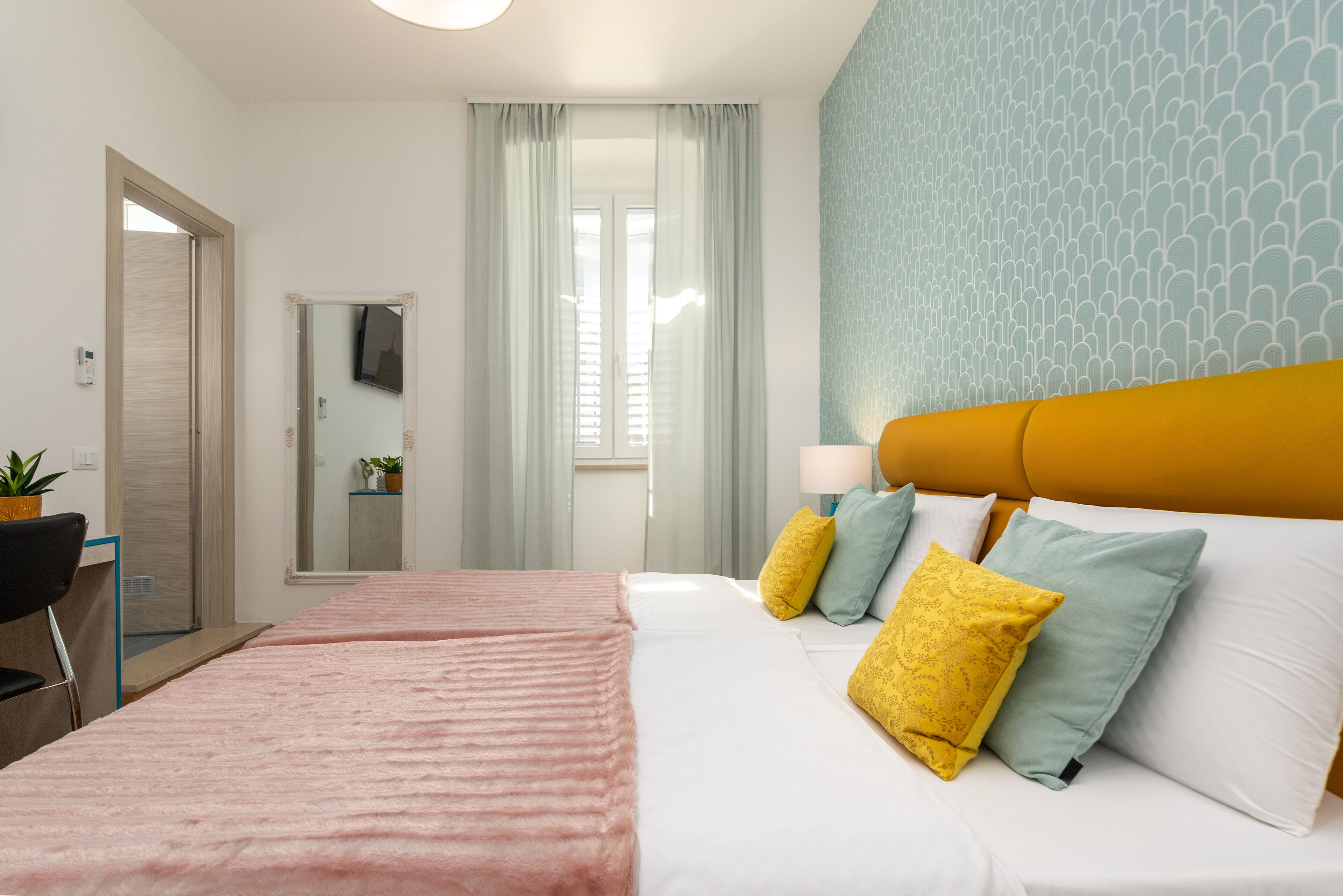 Habitació doble o amb dos llits individuals superior | Caixa forta a l'habitació i escriptori 