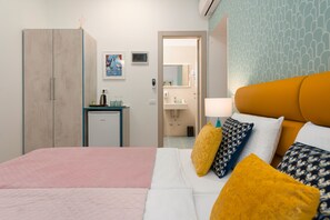 Superior-Doppel- oder -Zweibettzimmer | Zimmersafe, Schreibtisch, laptopgeeigneter Arbeitsplatz