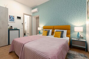 Kahden hengen superior-huone (yksi tai kaksi sänkyä) | Tallelokero huoneessa, työpöytä