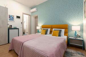 Superior Double or Twin Room | In-room safe, desk, laptop workspace, blackout drapes