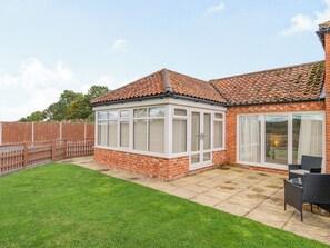 Terrace/patio - The Saddlery - UK36123 (Horsington)