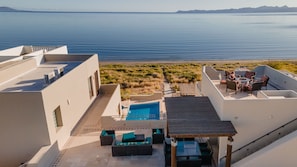 Outdoor dining - Large Luxury Beachfront Villa with Pool, Paddleboards, Golf Carts- Family Ready! (Loreto)