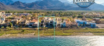 Large Luxury Beachfront Villa with Pool, Paddleboards, Golf Carts- Family Ready!