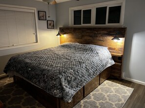 4 habitaciones, tabla de planchar con plancha y cuna de viaje 