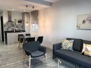 Apartment, Private Bathroom, City View | Lounge