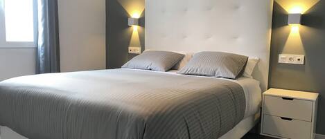 Appartement, salle de bains privĂ©e, vue ville | Ăquipements de la chambre