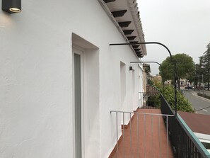 Departamento, baño privado, vista a la ciudad | Exterior