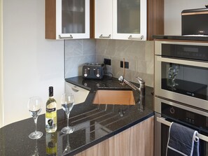 Dishwasher, cookware/dishes/utensils