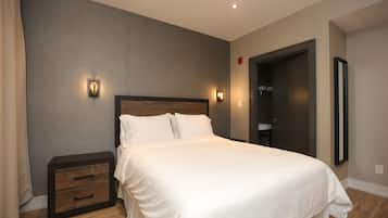 Room, 1 Queen Bed | In-room safe, free WiFi, bed sheets
