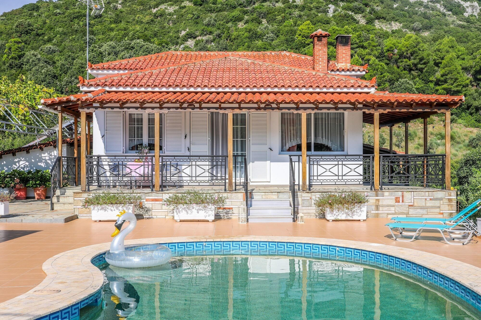 Vila (KANAKI) | Pemandangan halaman