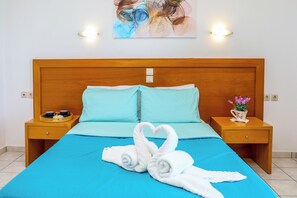 Standard Villa | 2 bedrooms, in-room safe, iron/ironing board, free cots/infant beds - Villa Mitzelos (Skiathos)