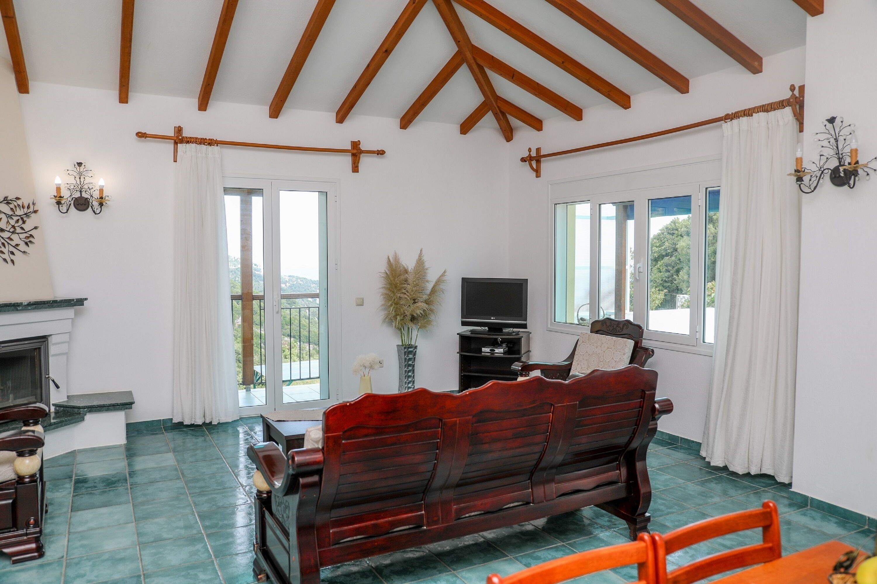 วิลล่า (EVANTHIA) | บริเวณนั่งเล่น | ทีวีจอแบน 42 นิ้ว พร้อมช่องดาวเทียม, ทีวี