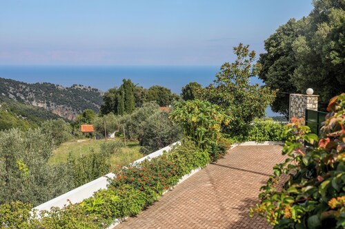 Villa Mitzelos