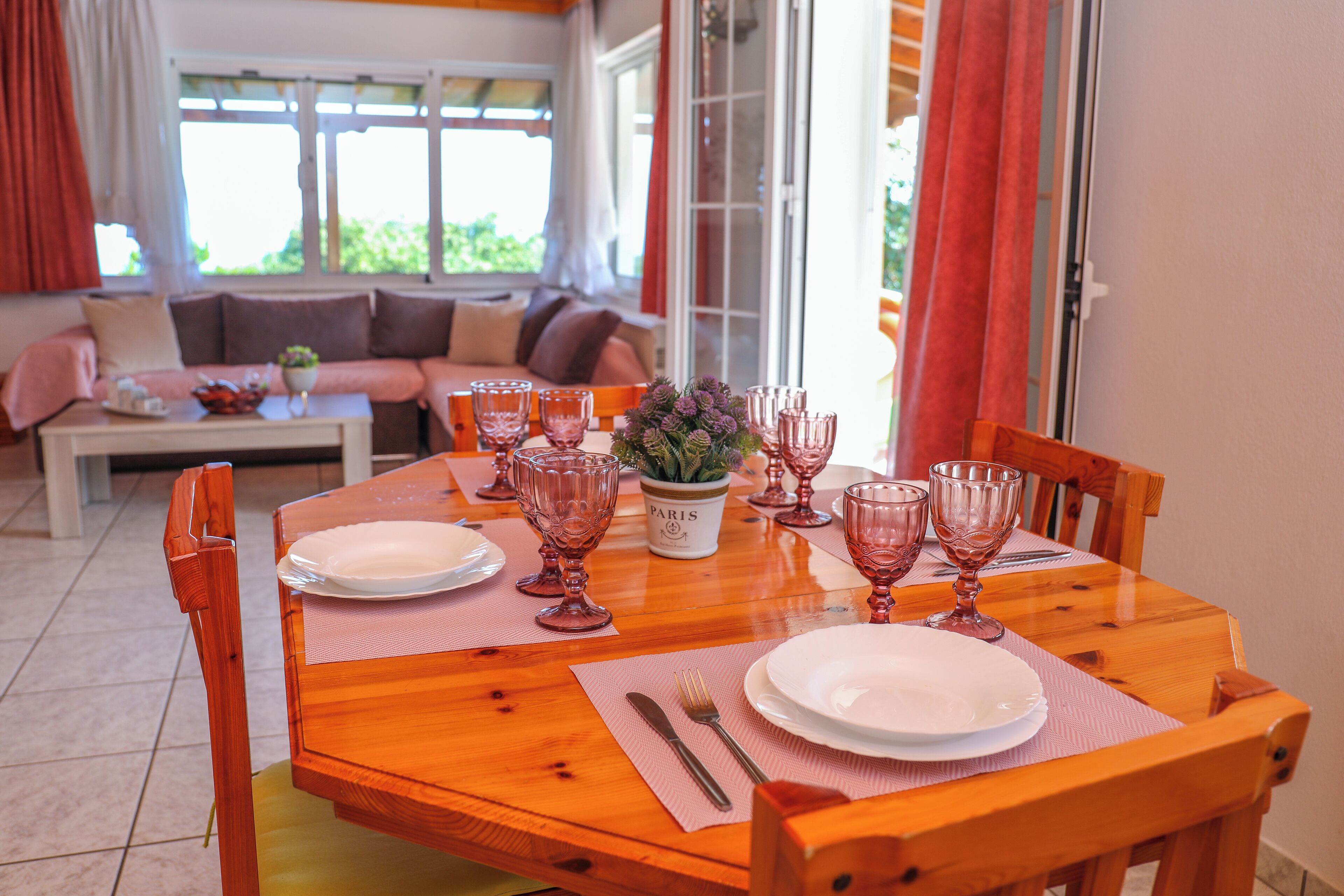 Deluxe Villa | Area keluarga | TV layar datar