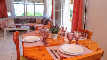 Deluxe Villa | Area keluarga | TV layar datar