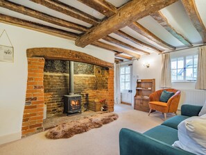 Fireplace - 2 bedroom accommodation in Berrick Salome, near Wallingford (Berrick Salome, near Wallingford)