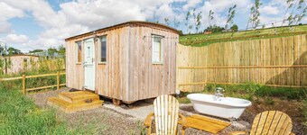 Woodside Hut 2 - UK36106