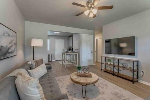 2-Bedroom Cottage w/ KING bed