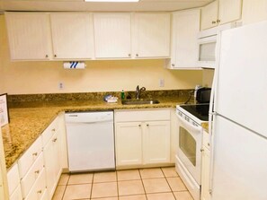 Kühlschrank, Ofen, Herdplatte, Geschirrspüler