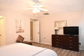 4 bedrooms, iron/ironing board, WiFi