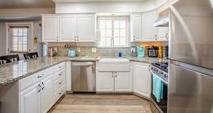 Hawaiian Surfer Haven| Family Stay Near Slopes