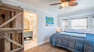 4 bedrooms, desk, travel cot, free WiFi