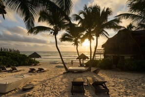 Private beach, white sand, beach towels - LUV Tulum (Tulum)