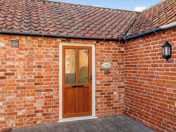 Exterior detail - The Parlour - UK36122 (Horsington)