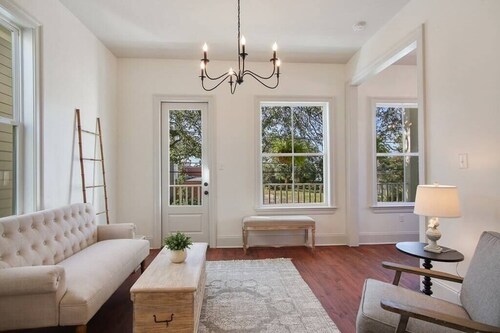 NOLA Jewel: Cozy Villa Near Streetcar Line