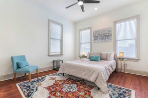 3 habitaciones, tabla de planchar con plancha, wifi y ropa de cama 