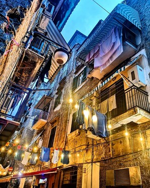 Exterior detail - Apartment naples center House D10S Spanish quarters (Napoli)