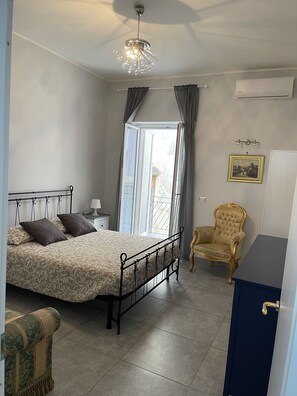 2 chambres, chambres insonorisées, fer et planche à repasser