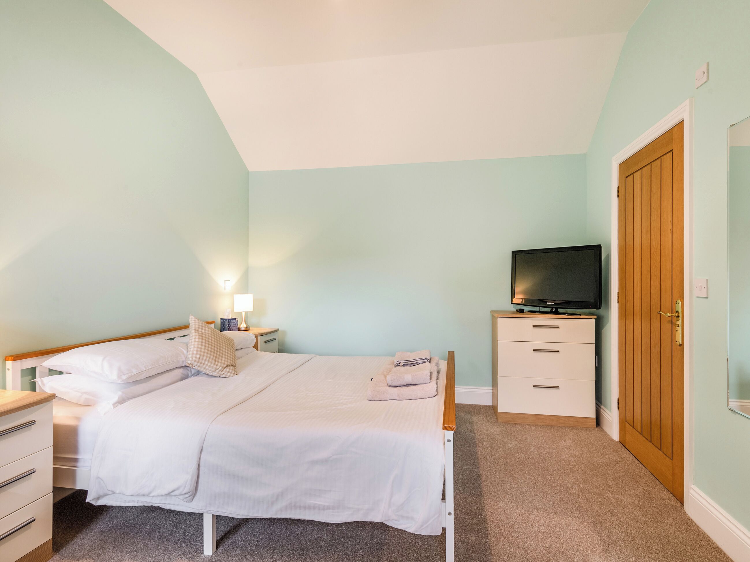 1 soverom, wi-fi (inkludert) og sengetøy