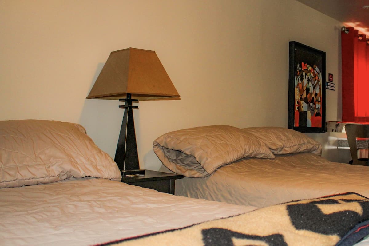 Deluxe kamer, 2 tweepersoonsbedden | 1 slaapkamer, gratis wifi, beddengoed