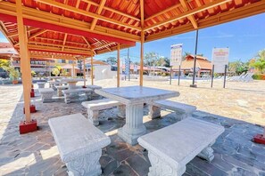 Outdoor dining - Villa Coco 55, Near to the beach with Pool n Wifi (Jacó)