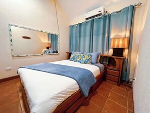 2 bedrooms, iron/ironing board, WiFi