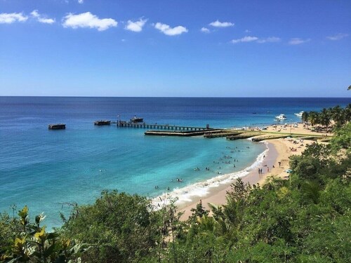 Aguadilla Villa Bonita #1, sleeps 35+, pool, jacuzzi, kids area, volley, basket.