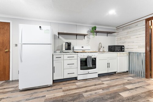 Quiet 4BR/2BA • Central Sioux Falls • Near Sanford