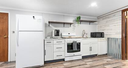 Quiet 4BR/2BA • Central Sioux Falls • Near Sanford