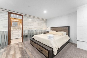 4 bedrooms, desk, iron/ironing board, travel cot
