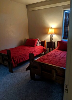 2 bedrooms, free WiFi, bed sheets - Stunning view of Chimney Rock (Bayard)