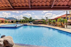 Pool - Mango Paradise · Steps from the Beach & Fast Wi-Fi (Jacó)