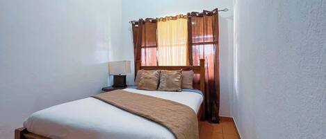 2 bedrooms, iron/ironing board, WiFi, bed sheets