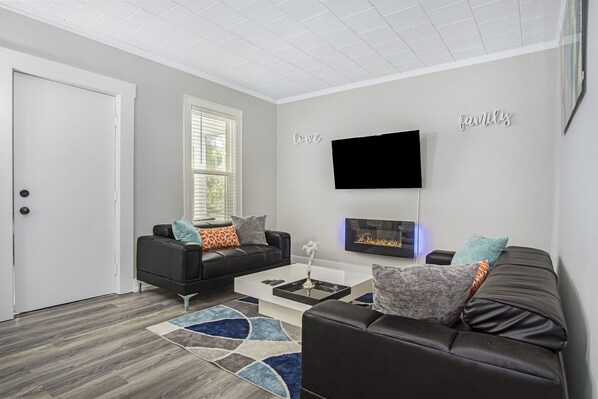 Smart TV, fireplace, table tennis