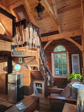 Interior - Handcrafted NH Treehouse · 2hr Boston · Fire Pit, Lake, Stargazing (Munsonville)