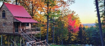 Handcrafted NH Treehouse · 2hr Boston · Fire Pit, Lake, Stargazing
