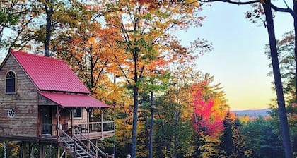 Handcrafted NH Treehouse · 2hr Boston · Fire Pit, Lake, Stargazing