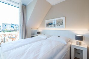 Unclassified image, 4 of 35, button