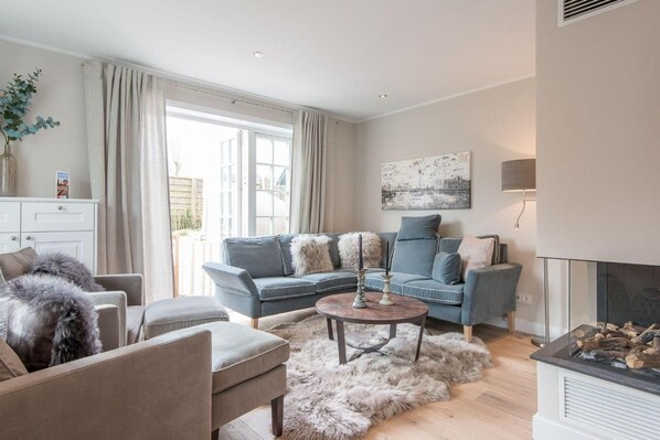 Unclassified image, 1 of 35, button