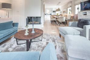 Unclassified image, 3 of 35, button